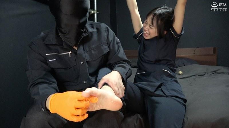 【菊池はる】 「エステ服のお姉さんを両腕吊り拘束でくすぐりまくり！」WAKA-056 菊池はる 2