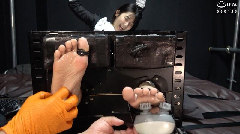 【千石もなか】 「足枷くすぐり＋暗示で感度アップ！ ブラシグローブで叫び倒すメイドもなかちゃん！」わかしラボ WAKA-067 千石もなか 4